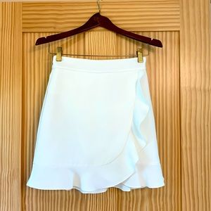 White club Monaco skirt with ruffle size 00